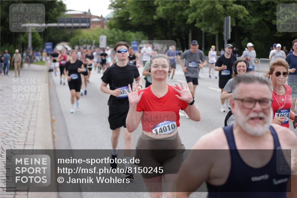 29.06.2025 - hella hamburg halbmarathon Jannik Wohlers http://msf.ph/oto/8150245 29.06.2025 10:50:35 Lombardsbrücke 1129, 1203, 1208, 1404, 2200, 2358, 2859, 3934, 4771, 4848, 5286, 5289, 6178, 7141, 7770, 7771, 7825, 8200, 8779, 8986, 10029, 10552, 10614, 10636, 11052, 11252, 11577, 11971, 12301, 12800, 13468, 13522, 13981, 14010, 14127, 14534, 14640, 14767, 14773, 15250, 15464, 16500, 16501, 16553, 16727, 16729, 16904, 17295, 17648, 17735 meine-sportfotos.de