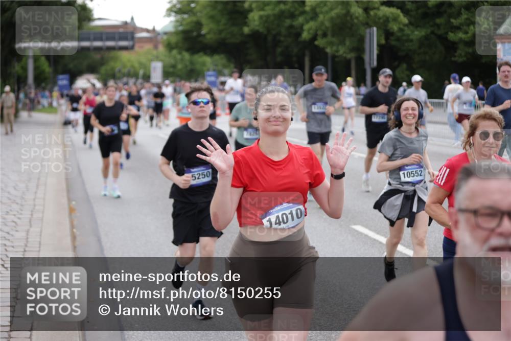 29.06.2025 - hella hamburg halbmarathon Jannik Wohlers http://msf.ph/oto/8150255 29.06.2025 10:50:35 Lombardsbrücke 1129, 1203, 1208, 1404, 2200, 2358, 2859, 3934, 4771, 4848, 5286, 5289, 6178, 7141, 7770, 7771, 7825, 8200, 8779, 8986, 10029, 10552, 10614, 10636, 11052, 11252, 11577, 11971, 12301, 12800, 13468, 13522, 13981, 14010, 14127, 14534, 14640, 14767, 14773, 15250, 15464, 16500, 16501, 16553, 16727, 16729, 16904, 17295, 17648, 17735 meine-sportfotos.de