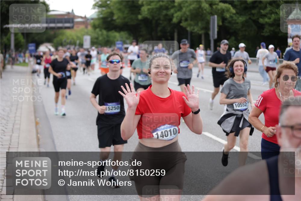 29.06.2025 - hella hamburg halbmarathon Jannik Wohlers http://msf.ph/oto/8150259 29.06.2025 10:50:36 Lombardsbrücke 1129, 1203, 1208, 1404, 2358, 2859, 3934, 4771, 4848, 5286, 5289, 5530, 6178, 7141, 7770, 7771, 7825, 8200, 8779, 8986, 10029, 10552, 10614, 10636, 11052, 11252, 11577, 11971, 12301, 12800, 13468, 13522, 13981, 14010, 14127, 14534, 14640, 14767, 14773, 15250, 15464, 16500, 16501, 16553, 16727, 16729, 16904, 17295, 17648, 17735, 19098 meine-sportfotos.de