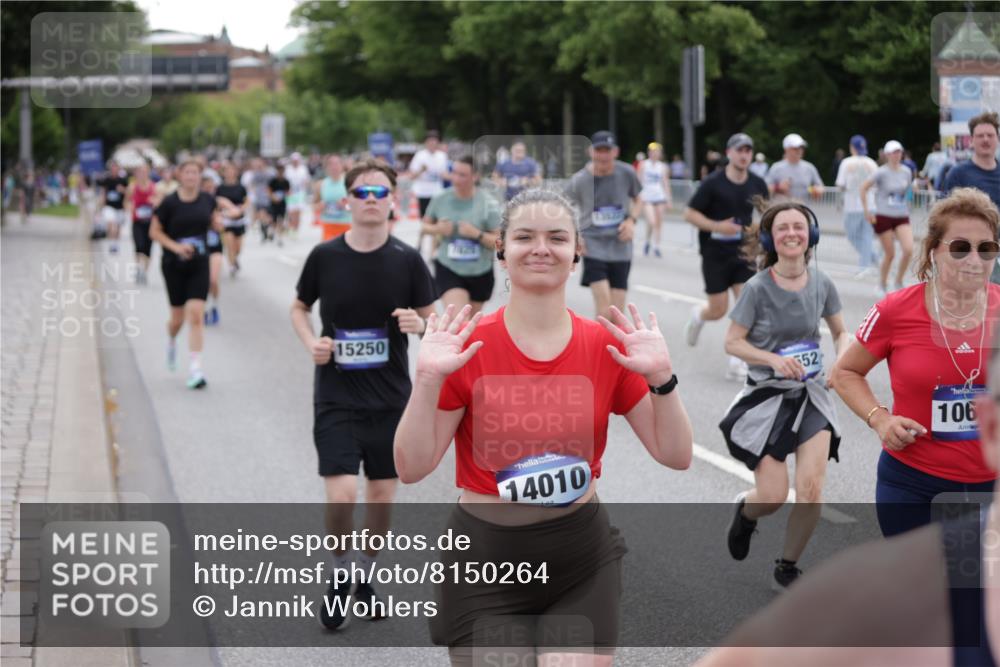 29.06.2025 - hella hamburg halbmarathon Jannik Wohlers http://msf.ph/oto/8150264 29.06.2025 10:50:36 Lombardsbrücke 1129, 1203, 1208, 1404, 2358, 2859, 3934, 4771, 4848, 5286, 5289, 5530, 6178, 7141, 7770, 7771, 7825, 8200, 8779, 8986, 10029, 10552, 10614, 10636, 11052, 11252, 11577, 11971, 12301, 12800, 13468, 13522, 13981, 14010, 14127, 14534, 14640, 14767, 14773, 15250, 15464, 16500, 16501, 16553, 16727, 16729, 16904, 17295, 17648, 17735, 19098 meine-sportfotos.de