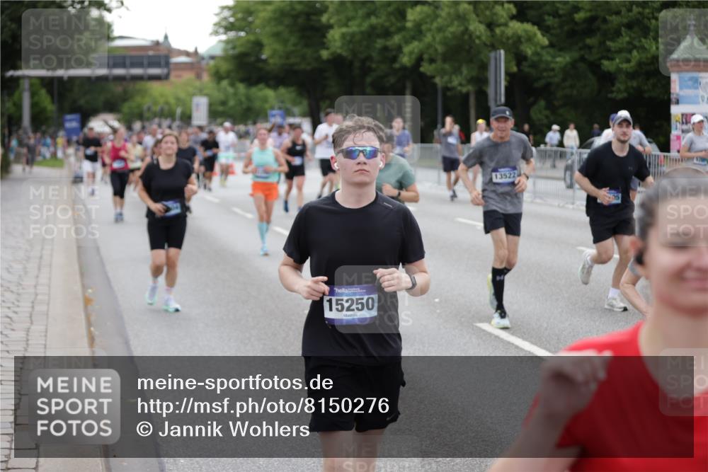 29.06.2025 - hella hamburg halbmarathon Jannik Wohlers http://msf.ph/oto/8150276 29.06.2025 10:50:36 Lombardsbrücke 1129, 1203, 1208, 1404, 2358, 2859, 3934, 4771, 4848, 5286, 5289, 5530, 6178, 7141, 7770, 7771, 7825, 8200, 8779, 8986, 10029, 10552, 10614, 10636, 11052, 11252, 11577, 11971, 12301, 12800, 13468, 13522, 13981, 14010, 14127, 14534, 14640, 14767, 14773, 15250, 15464, 16500, 16501, 16553, 16727, 16729, 16904, 17295, 17648, 17735, 19098 meine-sportfotos.de