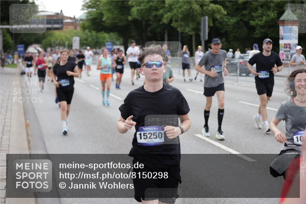29.06.2025 - hella hamburg halbmarathon Jannik Wohlers http://msf.ph/oto/8150298 29.06.2025 10:50:37 Lombardsbrücke 1129, 1203, 1208, 1404, 1478, 2358, 2859, 3934, 4771, 4848, 5286, 5289, 5530, 6178, 7012, 7141, 7770, 7771, 7825, 8200, 8779, 8986, 10029, 10552, 10614, 10636, 11052, 11252, 11577, 11971, 12301, 12800, 13468, 13522, 13981, 14010, 14127, 14152, 14534, 14640, 14767, 14773, 15250, 15464, 16500, 16501, 16553, 16727, 16729, 16904, 17295, 17735, 19098 meine-sportfotos.de