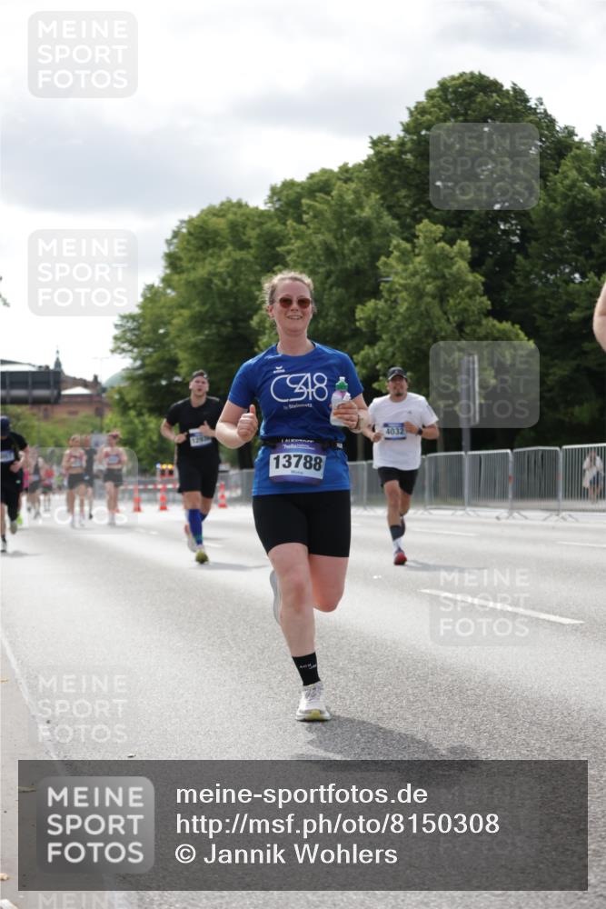 29.06.2025 - hella hamburg halbmarathon Jannik Wohlers http://msf.ph/oto/8150308 29.06.2025 10:13:41 Lombardsbrücke 1194, 1890, 4032, 4962, 6287, 6710, 8001, 8057, 9845, 9886, 10442, 10443, 11987, 12938, 13285, 13788, 15482, 15840, 17439, 17985, 18041, 18236, 18239 meine-sportfotos.de