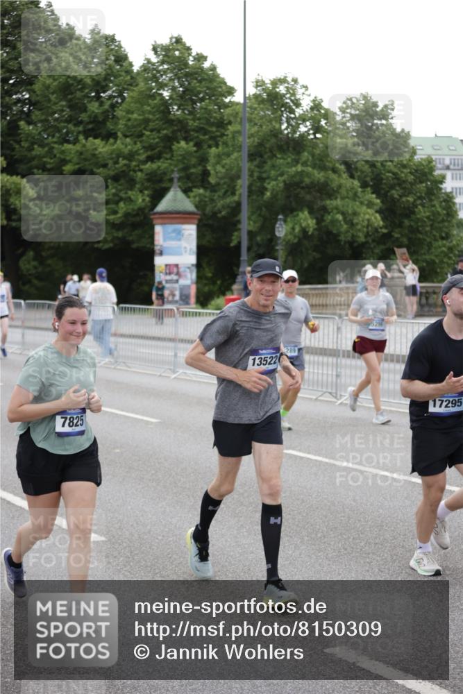 29.06.2025 - hella hamburg halbmarathon Jannik Wohlers http://msf.ph/oto/8150309 29.06.2025 10:50:38 Lombardsbrücke 1129, 1203, 1208, 1404, 1478, 2358, 2859, 3934, 4156, 4713, 4771, 4848, 4920, 5286, 5289, 5530, 7012, 7141, 7770, 7771, 7825, 8200, 8779, 8986, 10029, 10552, 10614, 10636, 11052, 11252, 11577, 11971, 12301, 12800, 13468, 13522, 13981, 14010, 14127, 14152, 14534, 14640, 14767, 14773, 15250, 15464, 16427, 16500, 16501, 16553, 16727, 16729, 16904, 17079, 17295, 17735, 19098 meine-sportfotos.de
