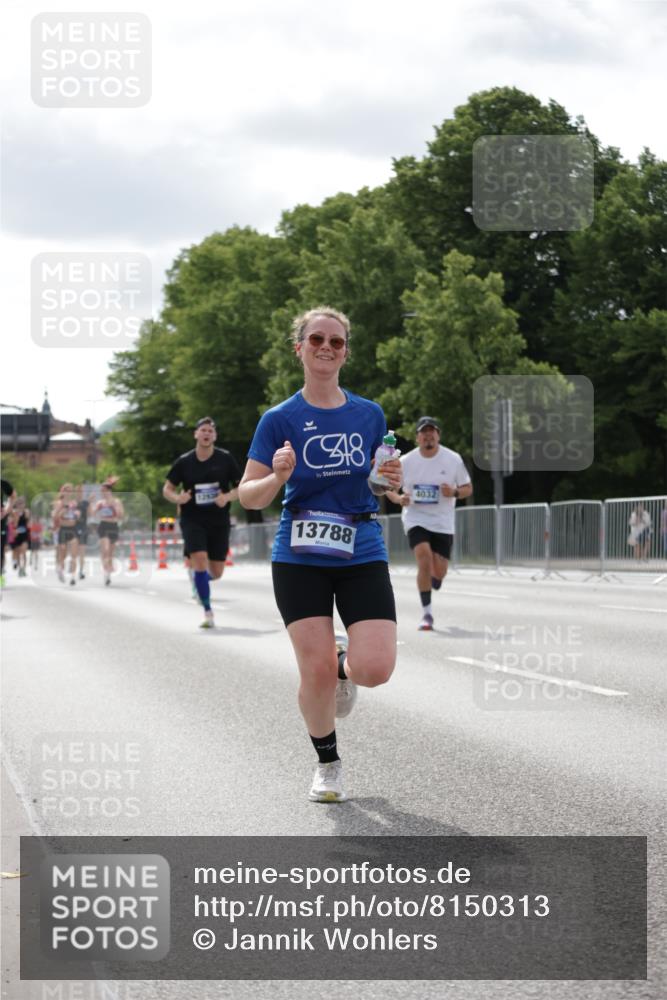 29.06.2025 - hella hamburg halbmarathon Jannik Wohlers http://msf.ph/oto/8150313 29.06.2025 10:13:41 Lombardsbrücke 1194, 1890, 4032, 4962, 6287, 6710, 8001, 8057, 9845, 9886, 10442, 10443, 11987, 12938, 13285, 13788, 15482, 15840, 17439, 17985, 18041, 18236, 18239 meine-sportfotos.de