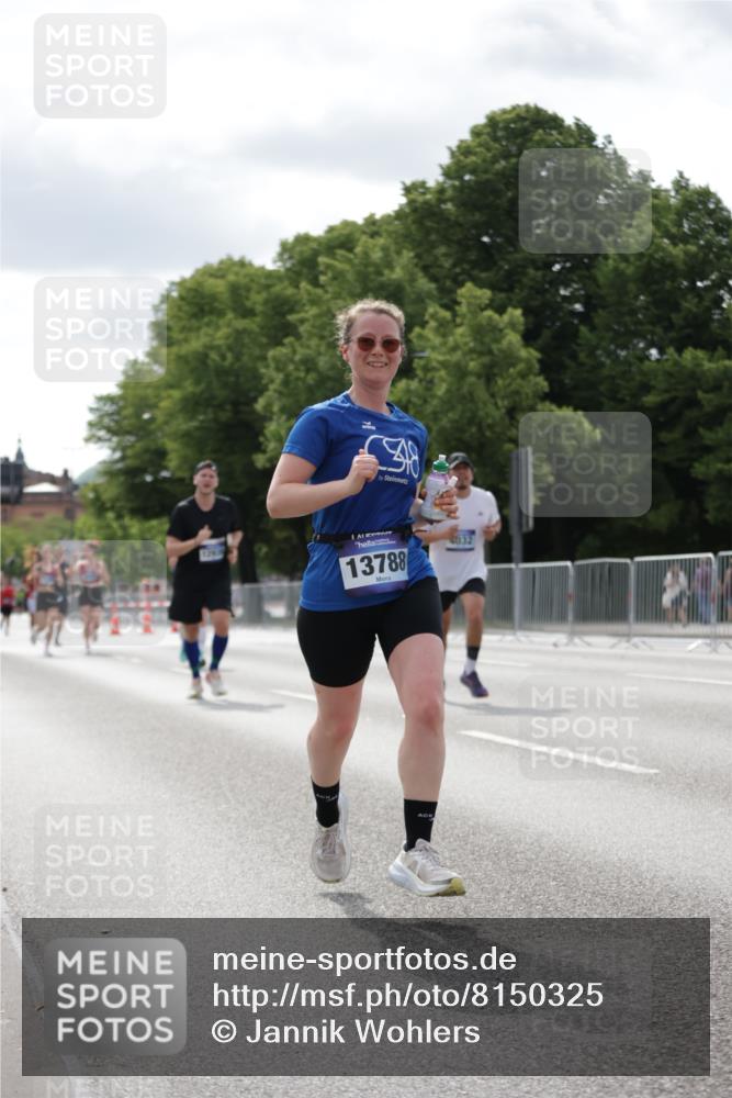 29.06.2025 - hella hamburg halbmarathon Jannik Wohlers http://msf.ph/oto/8150325 29.06.2025 10:13:41 Lombardsbrücke 1194, 1890, 4032, 4962, 6287, 6710, 8001, 8057, 9845, 9886, 10442, 10443, 11987, 12938, 13285, 13788, 15482, 15840, 17439, 17985, 18041, 18236, 18239 meine-sportfotos.de