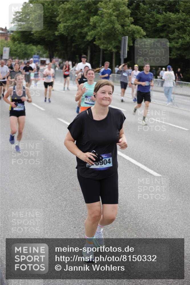 29.06.2025 - hella hamburg halbmarathon Jannik Wohlers http://msf.ph/oto/8150332 29.06.2025 10:50:40 Lombardsbrücke 1129, 1203, 1208, 1404, 1478, 2358, 2859, 3934, 4156, 4713, 4848, 4920, 5286, 5289, 5530, 7012, 7141, 7770, 7771, 7825, 8410, 8779, 9166, 9167, 10029, 10552, 10614, 10636, 11052, 11252, 11577, 11971, 12301, 12800, 13468, 13522, 13981, 14010, 14127, 14152, 14640, 14767, 14773, 15250, 15464, 16427, 16727, 16729, 16904, 17079, 17295, 17735, 19098 meine-sportfotos.de