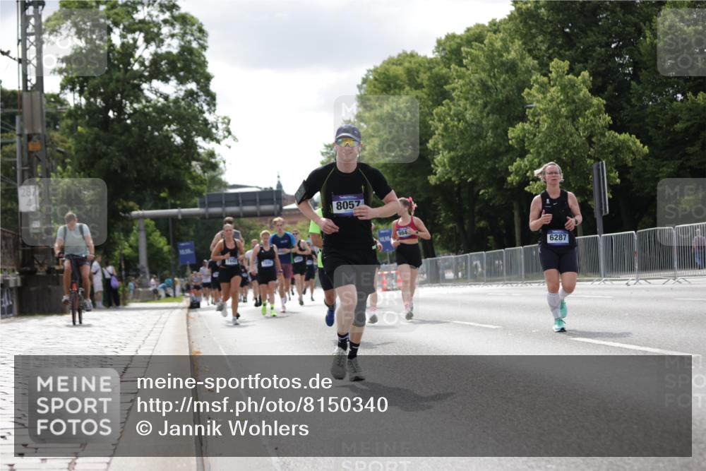 29.06.2025 - hella hamburg halbmarathon Jannik Wohlers http://msf.ph/oto/8150340 29.06.2025 10:13:45 Lombardsbrücke 1194, 1890, 3939, 4032, 4962, 6287, 7442, 7991, 8001, 8057, 8409, 9845, 9886, 11987, 12938, 13285, 13788, 15482, 15840, 17439, 18041, 18236, 18239 meine-sportfotos.de
