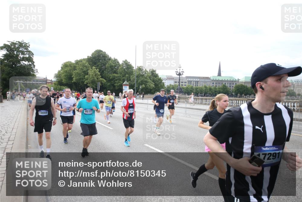 29.06.2025 - hella hamburg halbmarathon Jannik Wohlers http://msf.ph/oto/8150345 29.06.2025 10:22:03 Lombardsbrücke 1187, 1598, 2022, 2351, 2479, 2886, 3108, 3430, 3457, 3511, 3910, 3946, 4113, 4114, 4131, 4556, 4559, 4829, 4969, 4970, 5079, 5798, 5838, 6030, 6048, 6049, 6303, 6307, 6347, 6820, 6826, 6899, 7097, 7794, 8511, 8855, 8931, 9204, 9516, 9598, 10065, 10241, 10432, 10573, 10663, 10917, 10961, 11046, 12933, 13248, 13369, 13460, 13472, 13820, 13963, 14079, 14240, 14314, 14333, 14334, 14442, 14901, 14903, 14906, 14980, 15114 meine-sportfotos.de