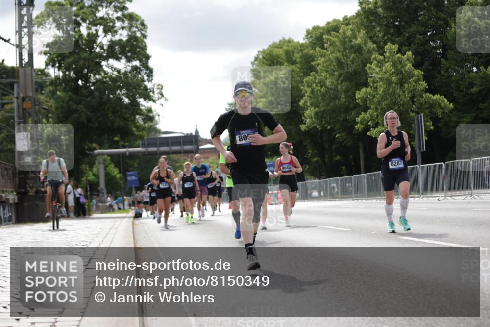 29.06.2025 - hella hamburg halbmarathon Jannik Wohlers http://msf.ph/oto/8150349 29.06.2025 10:13:45 Lombardsbrücke 1194, 1890, 3939, 4032, 4962, 6287, 7442, 7991, 8001, 8057, 8409, 9845, 9886, 11987, 12938, 13285, 13788, 15482, 15840, 17439, 18041, 18236, 18239 meine-sportfotos.de