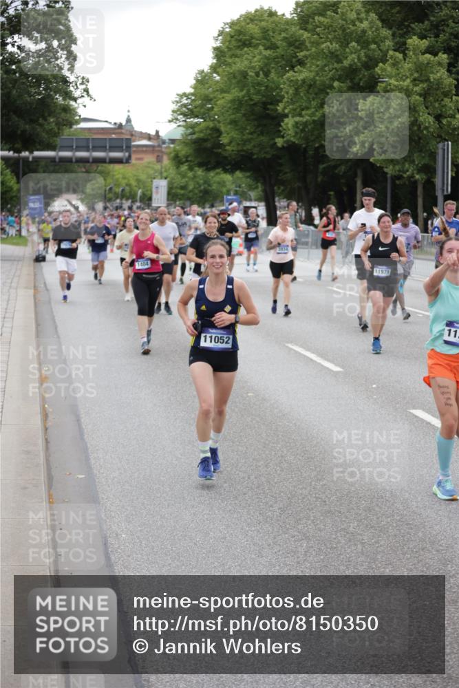 29.06.2025 - hella hamburg halbmarathon Jannik Wohlers http://msf.ph/oto/8150350 29.06.2025 10:50:40 Lombardsbrücke 1129, 1203, 1208, 1404, 1478, 2358, 2859, 3934, 4156, 4713, 4848, 4920, 5286, 5289, 5530, 7012, 7141, 7770, 7771, 7825, 8410, 8779, 9166, 9167, 10029, 10552, 10614, 10636, 11052, 11252, 11577, 11971, 12301, 12800, 13468, 13522, 13981, 14010, 14127, 14152, 14640, 14767, 14773, 15250, 15464, 16427, 16727, 16729, 16904, 17079, 17295, 17735, 19098 meine-sportfotos.de