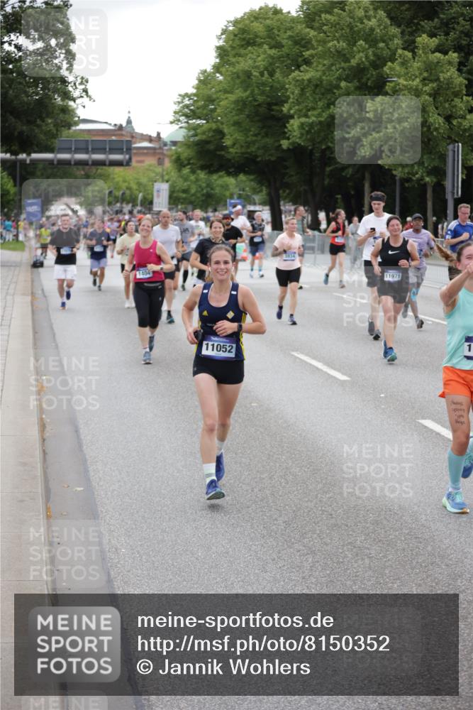 29.06.2025 - hella hamburg halbmarathon Jannik Wohlers http://msf.ph/oto/8150352 29.06.2025 10:50:40 Lombardsbrücke 1129, 1203, 1208, 1404, 1478, 2358, 2859, 3934, 4156, 4713, 4848, 4920, 5286, 5289, 5530, 7012, 7141, 7770, 7771, 7825, 8410, 8779, 9166, 9167, 10029, 10552, 10614, 10636, 11052, 11252, 11577, 11971, 12301, 12800, 13468, 13522, 13981, 14010, 14127, 14152, 14640, 14767, 14773, 15250, 15464, 16427, 16727, 16729, 16904, 17079, 17295, 17735, 19098 meine-sportfotos.de