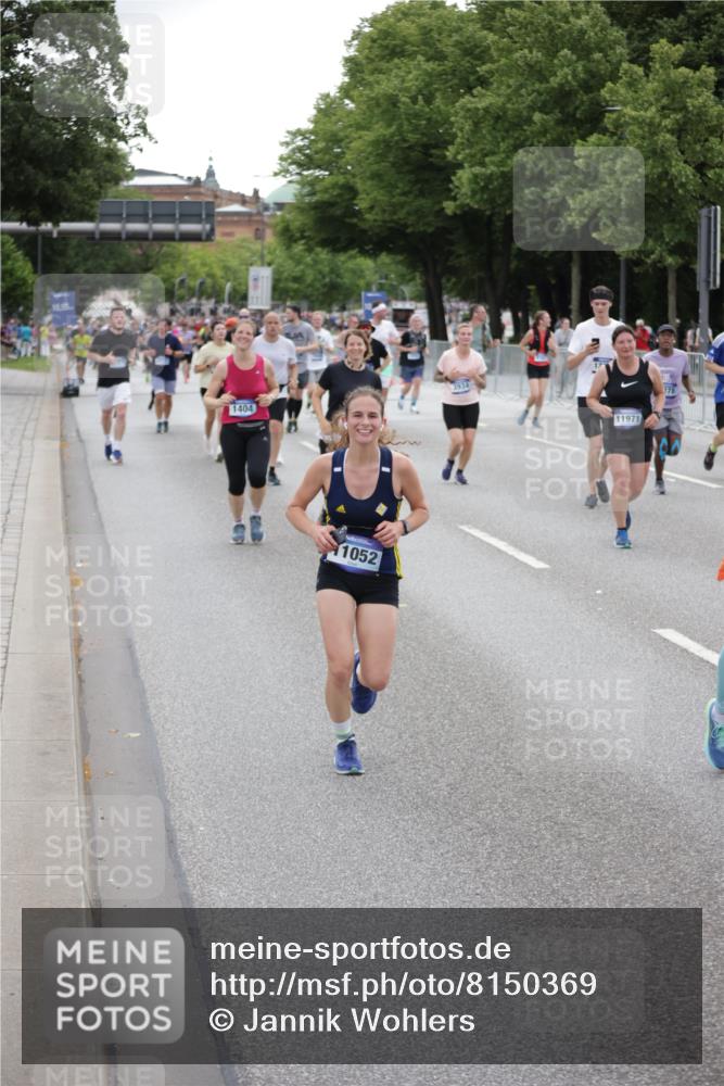 29.06.2025 - hella hamburg halbmarathon Jannik Wohlers http://msf.ph/oto/8150369 29.06.2025 10:50:41 Lombardsbrücke 1129, 1203, 1208, 1404, 1478, 2358, 2859, 3934, 4156, 4713, 4848, 4920, 5286, 5289, 5530, 7012, 7141, 7770, 7771, 7825, 8410, 8779, 9166, 9167, 10552, 10614, 10636, 11052, 11252, 11971, 12301, 12800, 13468, 13522, 14010, 14127, 14152, 14640, 14773, 15250, 15464, 16427, 16727, 16729, 16904, 16928, 17079, 17295, 17735, 19098 meine-sportfotos.de