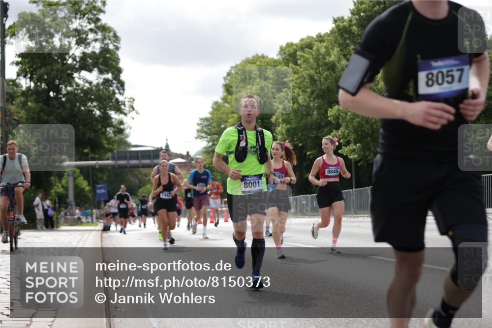 29.06.2025 - hella hamburg halbmarathon Jannik Wohlers http://msf.ph/oto/8150373 29.06.2025 10:13:47 Lombardsbrücke 1194, 1890, 3939, 4032, 4962, 6089, 6287, 7209, 7442, 7991, 8001, 8057, 8409, 8892, 9845, 9886, 11987, 12938, 13285, 13788, 15840, 17439, 18041, 18236, 18239 meine-sportfotos.de