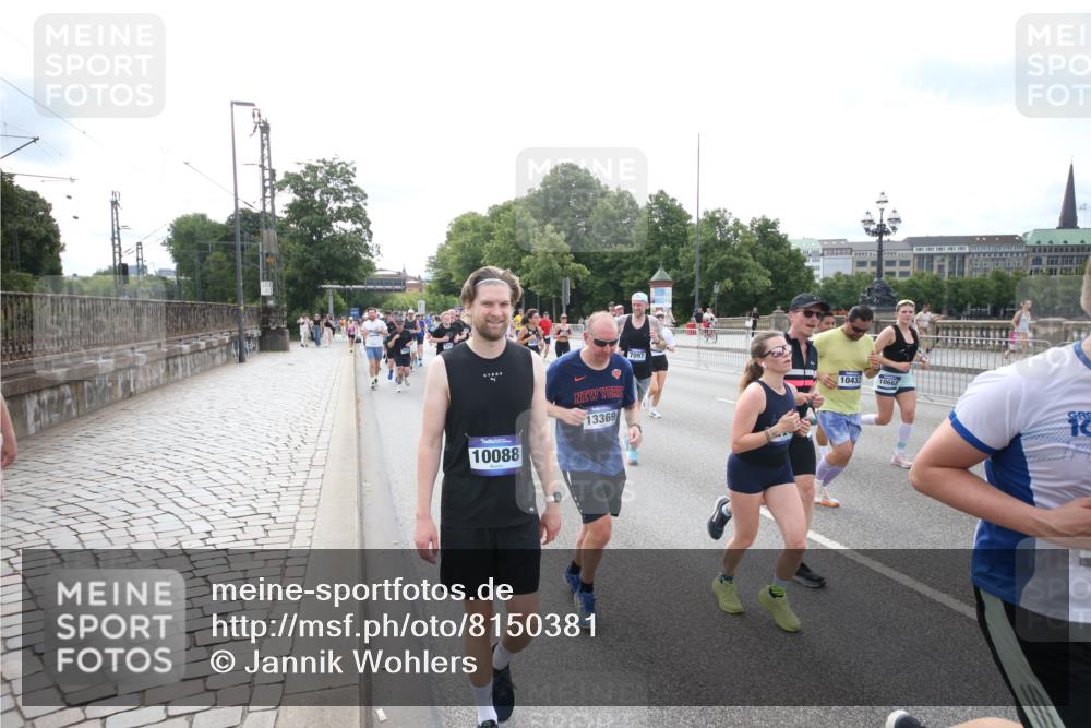 29.06.2025 - hella hamburg halbmarathon Jannik Wohlers http://msf.ph/oto/8150381 29.06.2025 10:22:06 Lombardsbrücke 1187, 1598, 2022, 2294, 2351, 2479, 2886, 3108, 3430, 3457, 3511, 3910, 3946, 4113, 4114, 4131, 4556, 4559, 4829, 4969, 5079, 5343, 5798, 5838, 6030, 6048, 6049, 6303, 6307, 6347, 6820, 6826, 6899, 7097, 7188, 7190, 7276, 7794, 8355, 8511, 8855, 8931, 9204, 9392, 9598, 10065, 10086, 10241, 10432, 10573, 10663, 10902, 10917, 10961, 11046, 11665, 12592, 12933, 13248, 13369, 13460, 13472, 13820, 13963, 14079, 14240, 14314, 14333, 14334, 14901, 14903, 14906, 14980, 15114 meine-sportfotos.de