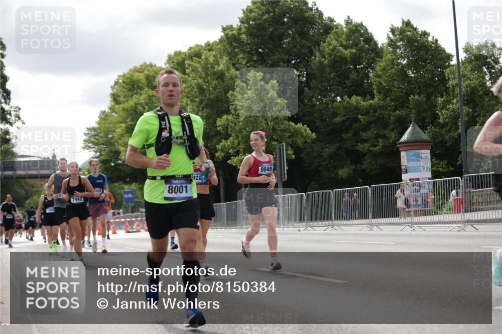29.06.2025 - hella hamburg halbmarathon Jannik Wohlers http://msf.ph/oto/8150384 29.06.2025 10:13:47 Lombardsbrücke 1194, 1890, 3939, 4032, 4962, 6089, 6287, 7209, 7442, 7991, 8001, 8057, 8409, 8892, 9845, 9886, 11987, 12938, 13285, 13788, 15840, 17439, 18041, 18236, 18239 meine-sportfotos.de