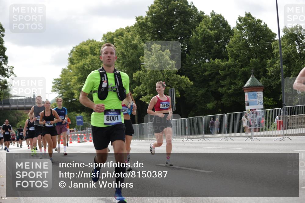 29.06.2025 - hella hamburg halbmarathon Jannik Wohlers http://msf.ph/oto/8150387 29.06.2025 10:13:48 Lombardsbrücke 1194, 1890, 3939, 4032, 4962, 6089, 6287, 7209, 7442, 7991, 8001, 8057, 8409, 8892, 9845, 9886, 11987, 12938, 13285, 13788, 14488, 15840, 17439, 18041, 18236, 18239 meine-sportfotos.de