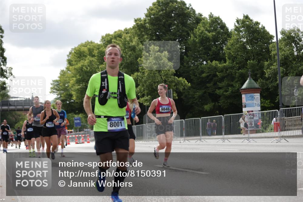 29.06.2025 - hella hamburg halbmarathon Jannik Wohlers http://msf.ph/oto/8150391 29.06.2025 10:13:48 Lombardsbrücke 1194, 1890, 3939, 4032, 4962, 6089, 6287, 7209, 7442, 7991, 8001, 8057, 8409, 8892, 9845, 9886, 11987, 12938, 13285, 13788, 14488, 15840, 17439, 18041, 18236, 18239 meine-sportfotos.de