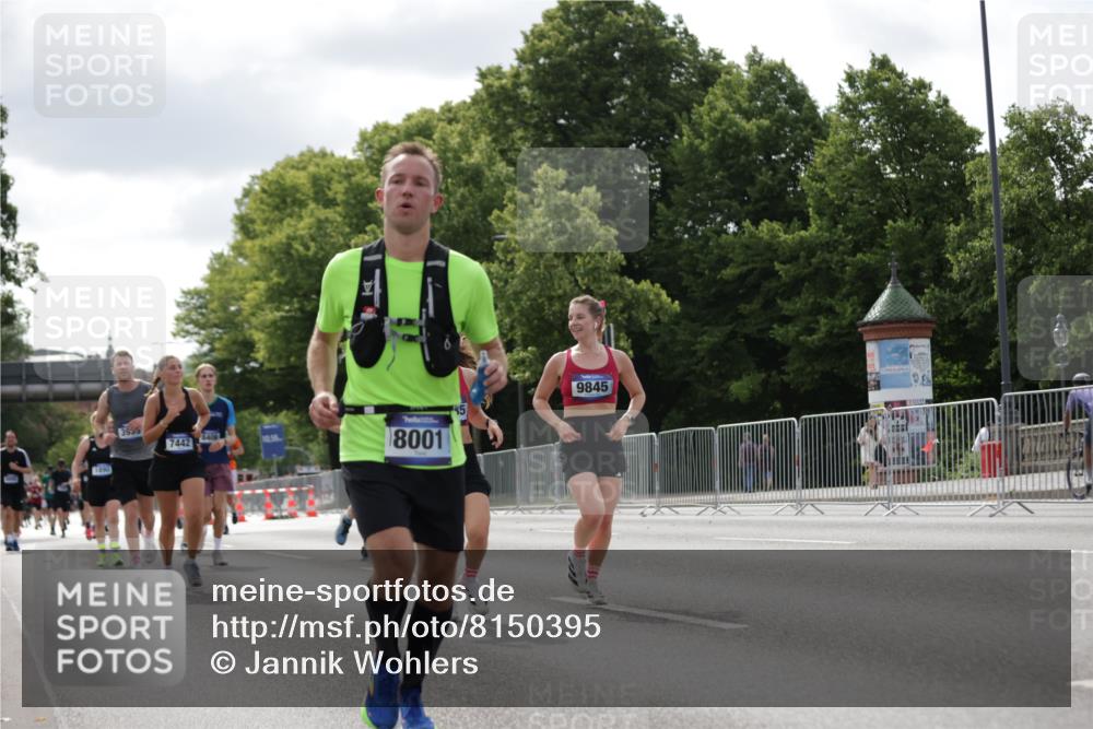 29.06.2025 - hella hamburg halbmarathon Jannik Wohlers http://msf.ph/oto/8150395 29.06.2025 10:13:48 Lombardsbrücke 1194, 1890, 3939, 4032, 4962, 6089, 6287, 7209, 7442, 7991, 8001, 8057, 8409, 8892, 9845, 9886, 11987, 12938, 13285, 13788, 14488, 15840, 17439, 18041, 18236, 18239 meine-sportfotos.de