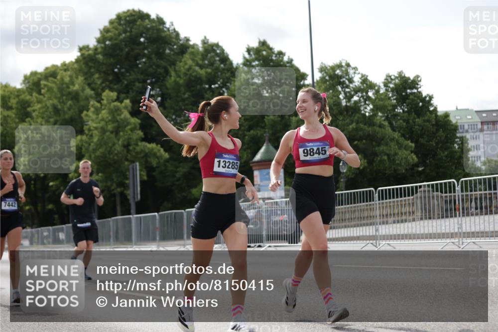 29.06.2025 - hella hamburg halbmarathon Jannik Wohlers http://msf.ph/oto/8150415 29.06.2025 10:13:49 Lombardsbrücke 1194, 1890, 3939, 4032, 4962, 6089, 6287, 7209, 7442, 7840, 7991, 8001, 8057, 8409, 8892, 9845, 9886, 11987, 12938, 13285, 13788, 14488, 15840, 18041, 18236, 18239 meine-sportfotos.de