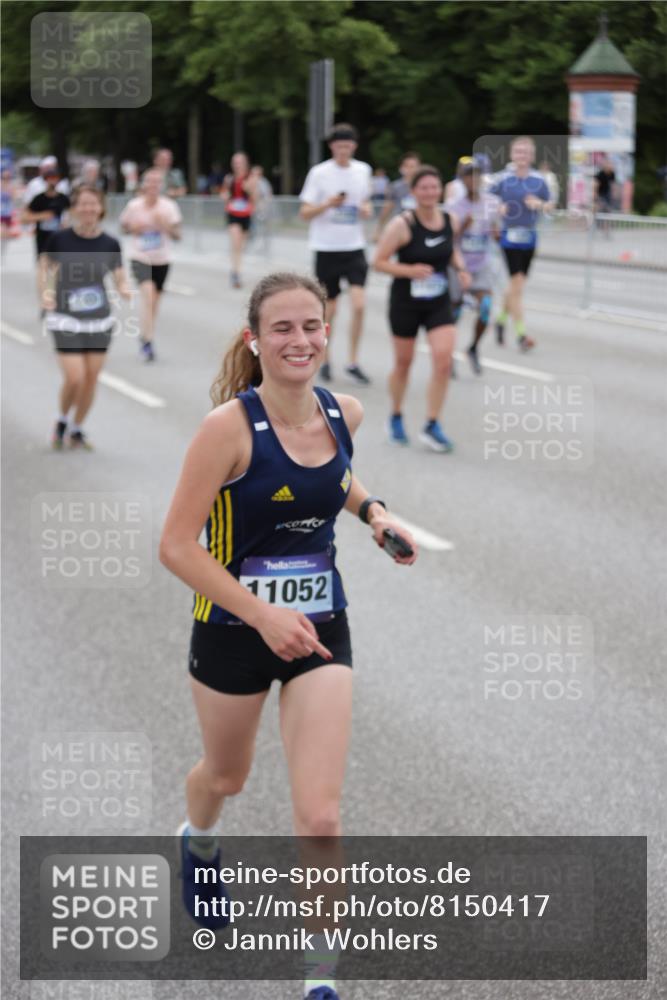 29.06.2025 - hella hamburg halbmarathon Jannik Wohlers http://msf.ph/oto/8150417 29.06.2025 10:50:42 Lombardsbrücke 1129, 1203, 1208, 1404, 1478, 2202, 2358, 2859, 3934, 4156, 4652, 4713, 4848, 4920, 5286, 5289, 5530, 7012, 7141, 7770, 7771, 7825, 8410, 8779, 9166, 9167, 10552, 10614, 10636, 11052, 11252, 11608, 11609, 11971, 12301, 12800, 13468, 13522, 14010, 14127, 14152, 14640, 15250, 15464, 16427, 16727, 16729, 16928, 17079, 17295, 19098 meine-sportfotos.de