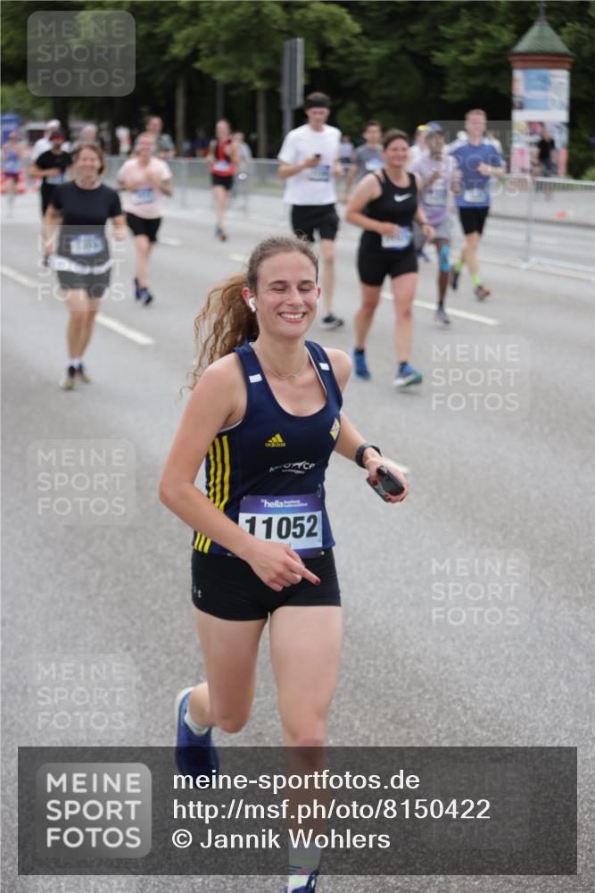 29.06.2025 - hella hamburg halbmarathon Jannik Wohlers http://msf.ph/oto/8150422 29.06.2025 10:50:42 Lombardsbrücke 1129, 1203, 1208, 1404, 1478, 2202, 2358, 2859, 3934, 4156, 4652, 4713, 4848, 4920, 5286, 5289, 5530, 7012, 7141, 7770, 7771, 7825, 8410, 8779, 9166, 9167, 10552, 10614, 10636, 11052, 11252, 11608, 11609, 11971, 12301, 12800, 13468, 13522, 14010, 14127, 14152, 14640, 15250, 15464, 16427, 16727, 16729, 16928, 17079, 17295, 19098 meine-sportfotos.de