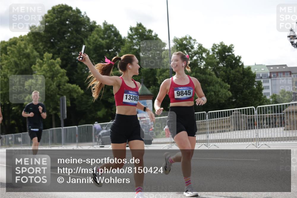 29.06.2025 - hella hamburg halbmarathon Jannik Wohlers http://msf.ph/oto/8150424 29.06.2025 10:13:49 Lombardsbrücke 1194, 1890, 3939, 4032, 4962, 6089, 6287, 7209, 7442, 7840, 7991, 8001, 8057, 8409, 8892, 9845, 9886, 11987, 12938, 13285, 13788, 14488, 15840, 18041, 18236, 18239 meine-sportfotos.de