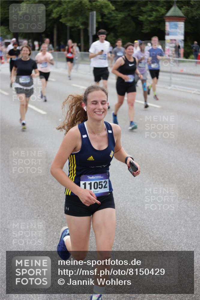 29.06.2025 - hella hamburg halbmarathon Jannik Wohlers http://msf.ph/oto/8150429 29.06.2025 10:50:42 Lombardsbrücke 1129, 1203, 1208, 1404, 1478, 2202, 2358, 2859, 3934, 4156, 4652, 4713, 4848, 4920, 5286, 5289, 5530, 7012, 7141, 7770, 7771, 7825, 8410, 8779, 9166, 9167, 10552, 10614, 10636, 11052, 11252, 11608, 11609, 11971, 12301, 12800, 13468, 13522, 14010, 14127, 14152, 14640, 15250, 15464, 16427, 16727, 16729, 16928, 17079, 17295, 19098 meine-sportfotos.de
