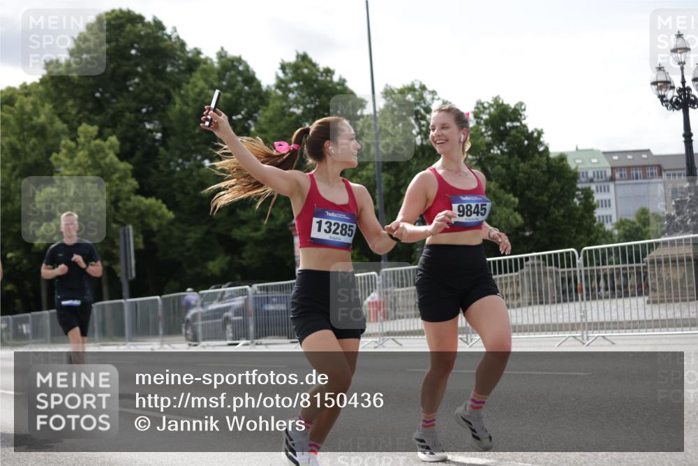 29.06.2025 - hella hamburg halbmarathon Jannik Wohlers http://msf.ph/oto/8150436 29.06.2025 10:13:49 Lombardsbrücke 1194, 1890, 3939, 4032, 4962, 6089, 6287, 7209, 7442, 7840, 7991, 8001, 8057, 8409, 8892, 9845, 9886, 11987, 12938, 13285, 13788, 14488, 15840, 18041, 18236, 18239 meine-sportfotos.de