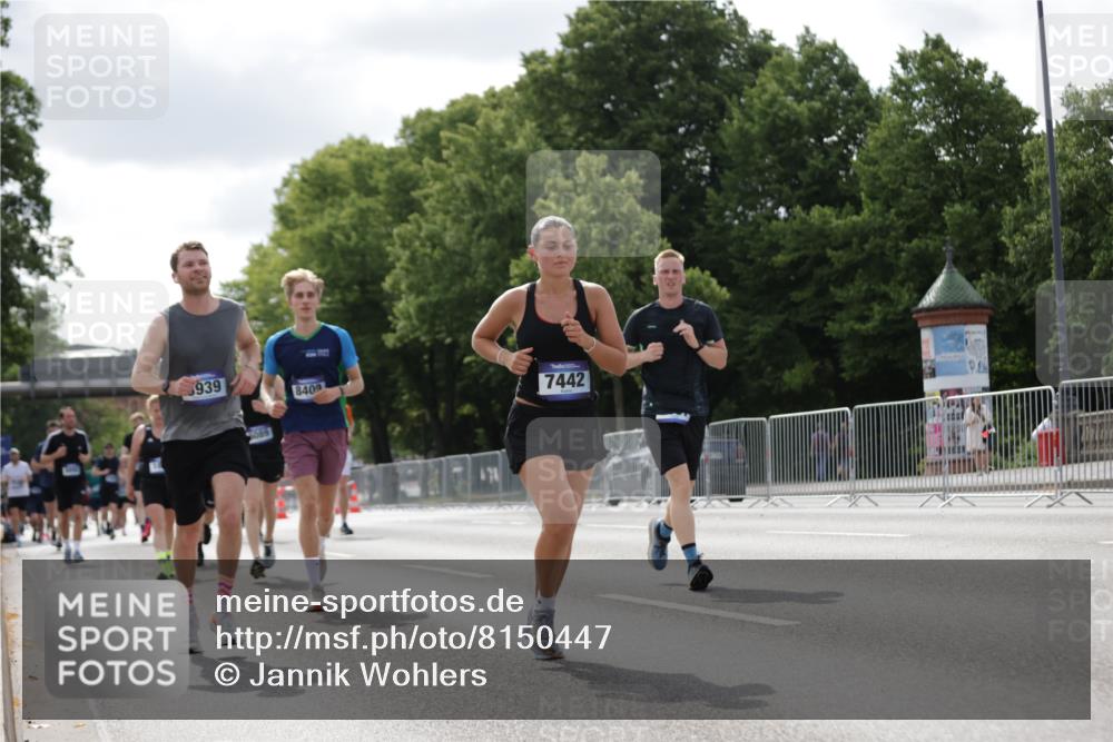29.06.2025 - hella hamburg halbmarathon Jannik Wohlers http://msf.ph/oto/8150447 29.06.2025 10:13:50 Lombardsbrücke 1194, 1890, 3939, 4032, 4962, 6089, 6287, 7209, 7442, 7840, 7991, 8001, 8057, 8409, 8892, 9845, 9886, 11987, 12938, 13237, 13285, 13788, 14488, 15840, 16126, 18236, 18239 meine-sportfotos.de