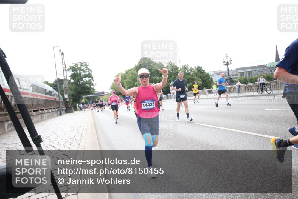 29.06.2025 - hella hamburg halbmarathon Jannik Wohlers http://msf.ph/oto/8150455 29.06.2025 10:23:49 Lombardsbrücke 1005, 1009, 1389, 2132, 2477, 3013, 3185, 3285, 3579, 4162, 4684, 4719, 4993, 5039, 5260, 5954, 6478, 6524, 6526, 7426, 7528, 7920, 8167, 8187, 8297, 9063, 11306, 11347, 12210, 13711, 14433, 14439, 14824, 15352, 15456, 16345, 16861, 17147, 17262, 17414, 17559, 17560, 18109, 18132, 18210 meine-sportfotos.de