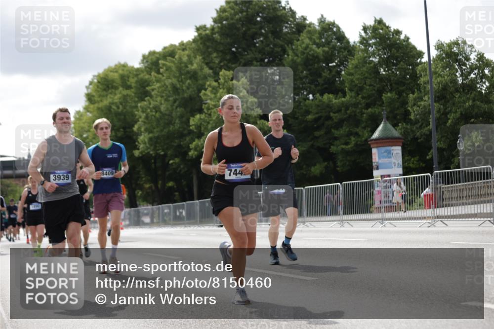 29.06.2025 - hella hamburg halbmarathon Jannik Wohlers http://msf.ph/oto/8150460 29.06.2025 10:13:50 Lombardsbrücke 1194, 1890, 3939, 4032, 4962, 6089, 6287, 7209, 7442, 7840, 7991, 8001, 8057, 8409, 8892, 9845, 9886, 11987, 12938, 13237, 13285, 13788, 14488, 15840, 16126, 18236, 18239 meine-sportfotos.de