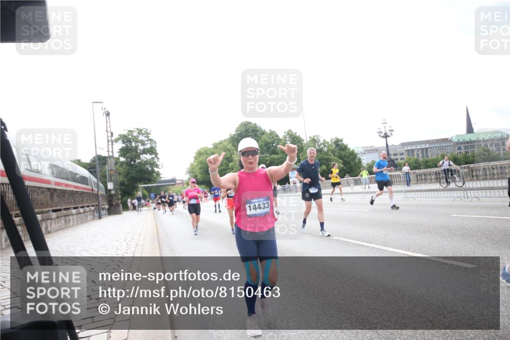 29.06.2025 - hella hamburg halbmarathon Jannik Wohlers http://msf.ph/oto/8150463 29.06.2025 10:23:49 Lombardsbrücke 1005, 1009, 1389, 2132, 2477, 3013, 3185, 3285, 3579, 4162, 4684, 4719, 4993, 5039, 5260, 5954, 6478, 6524, 6526, 7426, 7528, 7920, 8167, 8187, 8297, 9063, 11306, 11347, 12210, 13711, 14433, 14439, 14824, 15352, 15456, 16345, 16861, 17147, 17262, 17414, 17559, 17560, 18109, 18132, 18210 meine-sportfotos.de