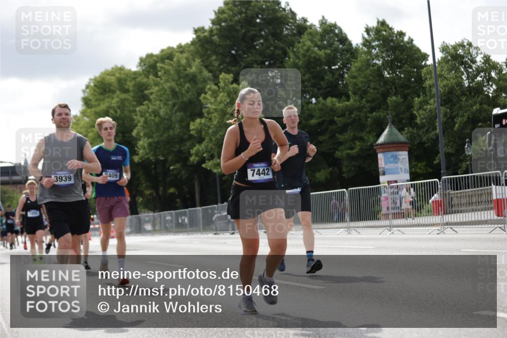 29.06.2025 - hella hamburg halbmarathon Jannik Wohlers http://msf.ph/oto/8150468 29.06.2025 10:13:50 Lombardsbrücke 1194, 1890, 3939, 4032, 4962, 6089, 6287, 7209, 7442, 7840, 7991, 8001, 8057, 8409, 8892, 9845, 9886, 11987, 12938, 13237, 13285, 13788, 14488, 15840, 16126, 18236, 18239 meine-sportfotos.de