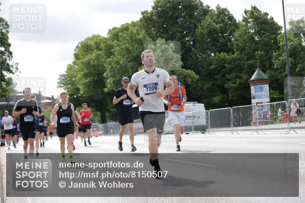 29.06.2025 - hella hamburg halbmarathon Jannik Wohlers http://msf.ph/oto/8150507 29.06.2025 10:13:54 Lombardsbrücke 1890, 3939, 4032, 6028, 6083, 6089, 6287, 6366, 7209, 7442, 7840, 7991, 8001, 8057, 8409, 8892, 9845, 9886, 12467, 12938, 13237, 13285, 14488, 16126 meine-sportfotos.de