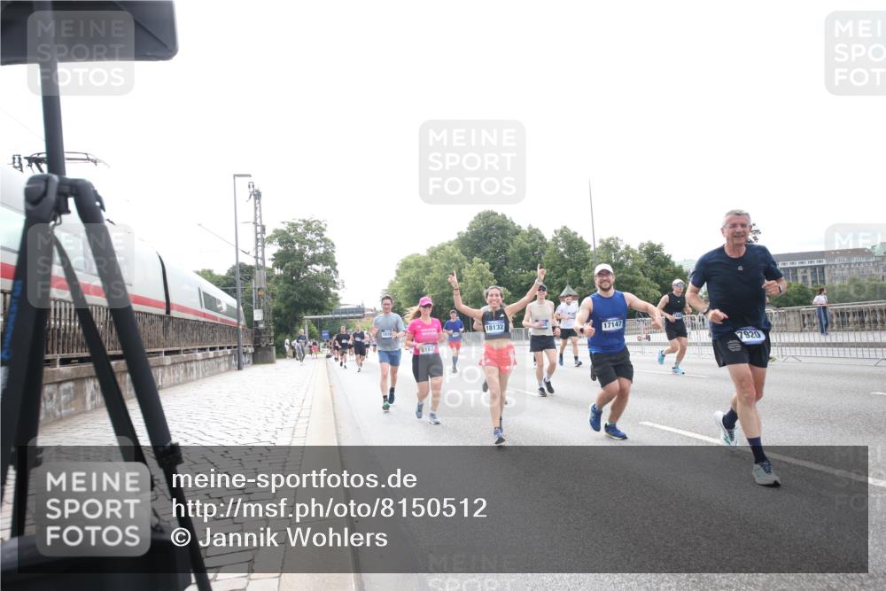 29.06.2025 - hella hamburg halbmarathon Jannik Wohlers http://msf.ph/oto/8150512 29.06.2025 10:23:51 Lombardsbrücke 1005, 1009, 1389, 2132, 2477, 3013, 3185, 3285, 3579, 4162, 4684, 4719, 4993, 5039, 5954, 6478, 6524, 6526, 7426, 7528, 7920, 7975, 8167, 8187, 8297, 9063, 11306, 11347, 12210, 13711, 14433, 14439, 14824, 15352, 15456, 16345, 16861, 17147, 17262, 17414, 17559, 17560, 18077, 18109, 18132, 18210 meine-sportfotos.de
