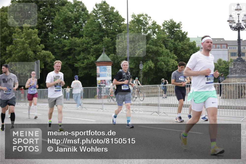 29.06.2025 - hella hamburg halbmarathon Jannik Wohlers http://msf.ph/oto/8150515 29.06.2025 10:50:50 Lombardsbrücke 1203, 1404, 1478, 1617, 2202, 2380, 3934, 4156, 4652, 4713, 4920, 5286, 5289, 5357, 5530, 6961, 7012, 7770, 7771, 8040, 8410, 8672, 9166, 9167, 11034, 11052, 11252, 11608, 11609, 11971, 12301, 14127, 14152, 16258, 16427, 16633, 16678, 16928, 17079, 19098 meine-sportfotos.de