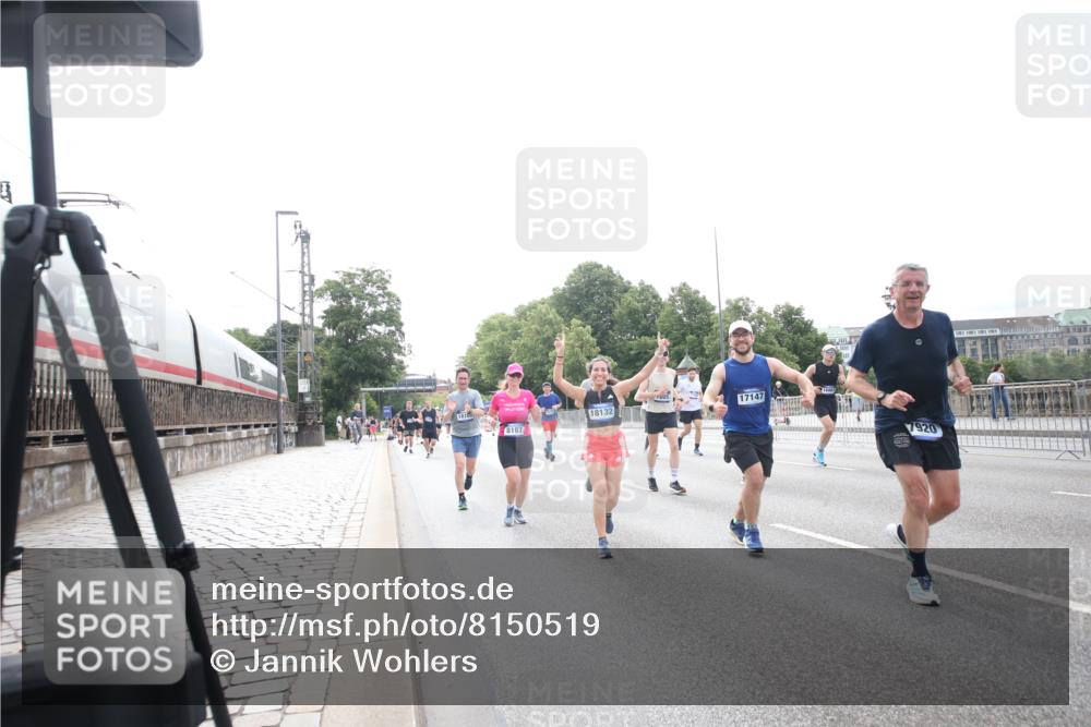29.06.2025 - hella hamburg halbmarathon Jannik Wohlers http://msf.ph/oto/8150519 29.06.2025 10:23:51 Lombardsbrücke 1005, 1009, 1389, 2132, 2477, 3013, 3185, 3285, 3579, 4162, 4684, 4719, 4993, 5039, 5954, 6478, 6524, 6526, 7426, 7528, 7920, 7975, 8167, 8187, 8297, 9063, 11306, 11347, 12210, 13711, 14433, 14439, 14824, 15352, 15456, 16345, 16861, 17147, 17262, 17414, 17559, 17560, 18077, 18109, 18132, 18210 meine-sportfotos.de