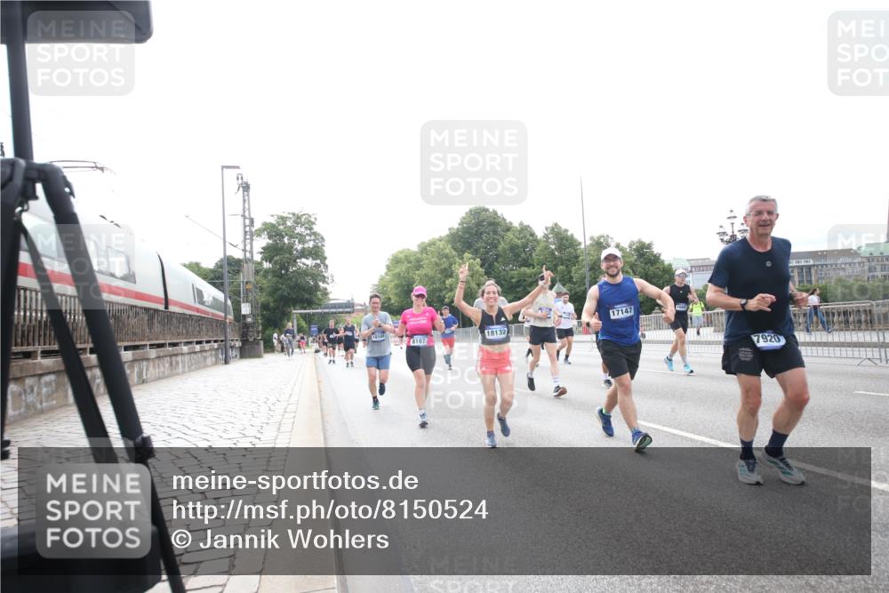 29.06.2025 - hella hamburg halbmarathon Jannik Wohlers http://msf.ph/oto/8150524 29.06.2025 10:23:51 Lombardsbrücke 1005, 1009, 1389, 2132, 2477, 3013, 3185, 3285, 3579, 4162, 4684, 4719, 4993, 5039, 5954, 6478, 6524, 6526, 7426, 7528, 7920, 7975, 8167, 8187, 8297, 9063, 11306, 11347, 12210, 13711, 14433, 14439, 14824, 15352, 15456, 16345, 16861, 17147, 17262, 17414, 17559, 17560, 18077, 18109, 18132, 18210 meine-sportfotos.de