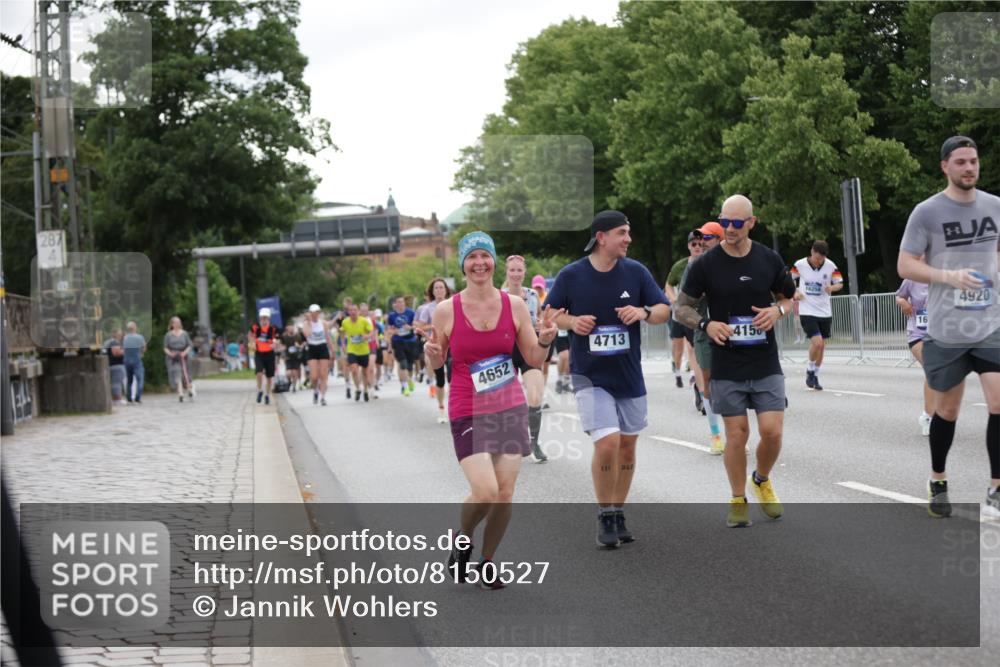 29.06.2025 - hella hamburg halbmarathon Jannik Wohlers http://msf.ph/oto/8150527 29.06.2025 10:50:52 Lombardsbrücke 1203, 1404, 1478, 1617, 2202, 2380, 2484, 2485, 3934, 4156, 4652, 4713, 4920, 5357, 5530, 6961, 7012, 7770, 7771, 8040, 8410, 8672, 9166, 9167, 9582, 9583, 9763, 11034, 11252, 11575, 11608, 11609, 11971, 12301, 13079, 14127, 14152, 15776, 16258, 16427, 16633, 16678, 16928, 17079, 19098, 19106 meine-sportfotos.de