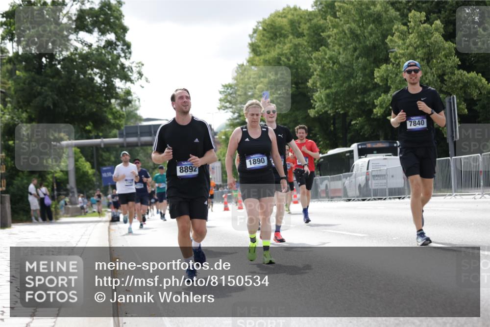 29.06.2025 - hella hamburg halbmarathon Jannik Wohlers http://msf.ph/oto/8150534 29.06.2025 10:13:56 Lombardsbrücke 1406, 2494, 3756, 3939, 4032, 6028, 6083, 6089, 6366, 7209, 7442, 7802, 7840, 7991, 8001, 8057, 8409, 8892, 9845, 10224, 12467, 12938, 13237, 13285, 14488, 16126 meine-sportfotos.de