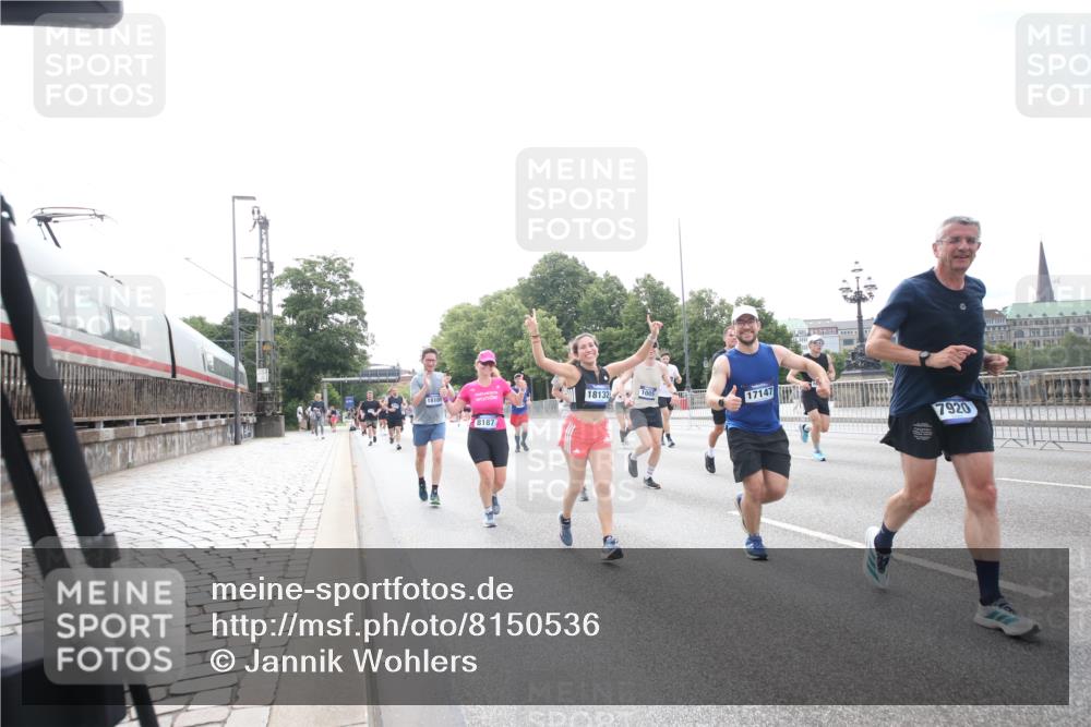 29.06.2025 - hella hamburg halbmarathon Jannik Wohlers http://msf.ph/oto/8150536 29.06.2025 10:23:51 Lombardsbrücke 1005, 1009, 1389, 2132, 2477, 3013, 3185, 3285, 3579, 4162, 4684, 4719, 4993, 5039, 5954, 6478, 6524, 6526, 7426, 7528, 7920, 7975, 8167, 8187, 8297, 9063, 11306, 11347, 12210, 13711, 14433, 14439, 14824, 15352, 15456, 16345, 16861, 17147, 17262, 17414, 17559, 17560, 18077, 18109, 18132, 18210 meine-sportfotos.de