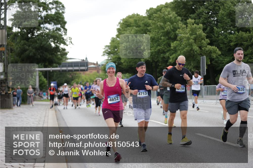 29.06.2025 - hella hamburg halbmarathon Jannik Wohlers http://msf.ph/oto/8150543 29.06.2025 10:50:52 Lombardsbrücke 1203, 1404, 1478, 1617, 2202, 2380, 2484, 2485, 3934, 4156, 4652, 4713, 4920, 5357, 5530, 6961, 7012, 7770, 7771, 8040, 8410, 8672, 9166, 9167, 9582, 9583, 9763, 11034, 11252, 11575, 11608, 11609, 11971, 12301, 13079, 14127, 14152, 15776, 16258, 16427, 16633, 16678, 16928, 17079, 19098, 19106 meine-sportfotos.de