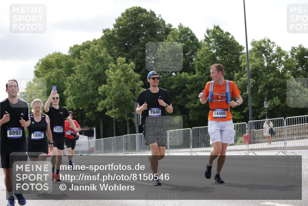 29.06.2025 - hella hamburg halbmarathon Jannik Wohlers http://msf.ph/oto/8150546 29.06.2025 10:13:56 Lombardsbrücke 1406, 2494, 3756, 3939, 4032, 6028, 6083, 6089, 6366, 7209, 7442, 7802, 7840, 7991, 8001, 8057, 8409, 8892, 9845, 10224, 12467, 12938, 13237, 13285, 14488, 16126 meine-sportfotos.de