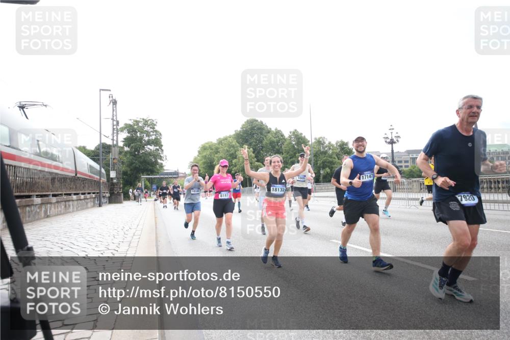 29.06.2025 - hella hamburg halbmarathon Jannik Wohlers http://msf.ph/oto/8150550 29.06.2025 10:23:51 Lombardsbrücke 1005, 1009, 1389, 2132, 2477, 3013, 3185, 3285, 3579, 4162, 4684, 4719, 4993, 5039, 5954, 6478, 6524, 6526, 7426, 7528, 7920, 7975, 8167, 8187, 8297, 9063, 11306, 11347, 12210, 13711, 14433, 14439, 14824, 15352, 15456, 16345, 16861, 17147, 17262, 17414, 17559, 17560, 18077, 18109, 18132, 18210 meine-sportfotos.de