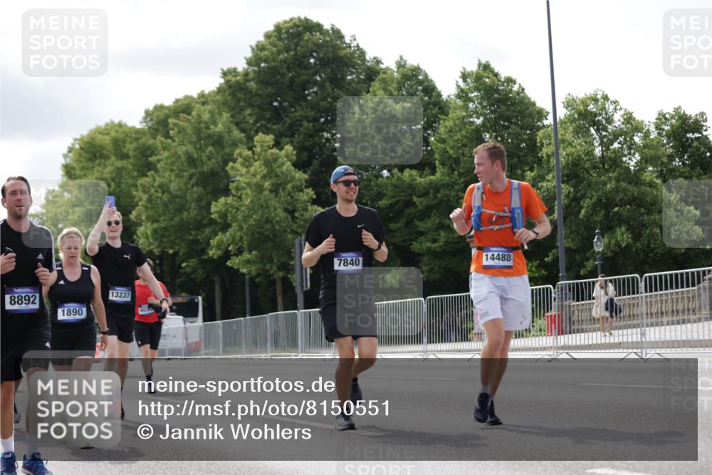 29.06.2025 - hella hamburg halbmarathon Jannik Wohlers http://msf.ph/oto/8150551 29.06.2025 10:13:56 Lombardsbrücke 1406, 2494, 3756, 3939, 4032, 6028, 6083, 6089, 6366, 7209, 7442, 7802, 7840, 7991, 8001, 8057, 8409, 8892, 9845, 10224, 12467, 12938, 13237, 13285, 14488, 16126 meine-sportfotos.de