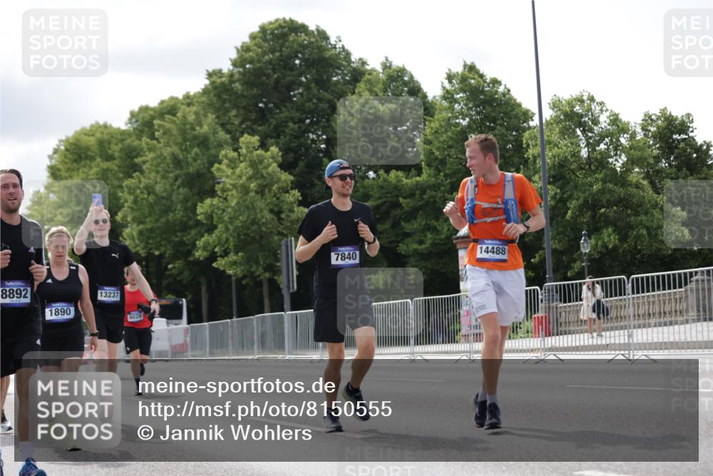 29.06.2025 - hella hamburg halbmarathon Jannik Wohlers http://msf.ph/oto/8150555 29.06.2025 10:13:57 Lombardsbrücke 1406, 2494, 3756, 3939, 4032, 5670, 6028, 6083, 6089, 6366, 7209, 7442, 7802, 7840, 7991, 8001, 8409, 8892, 9845, 10224, 12467, 12938, 13237, 13285, 14488, 16126 meine-sportfotos.de