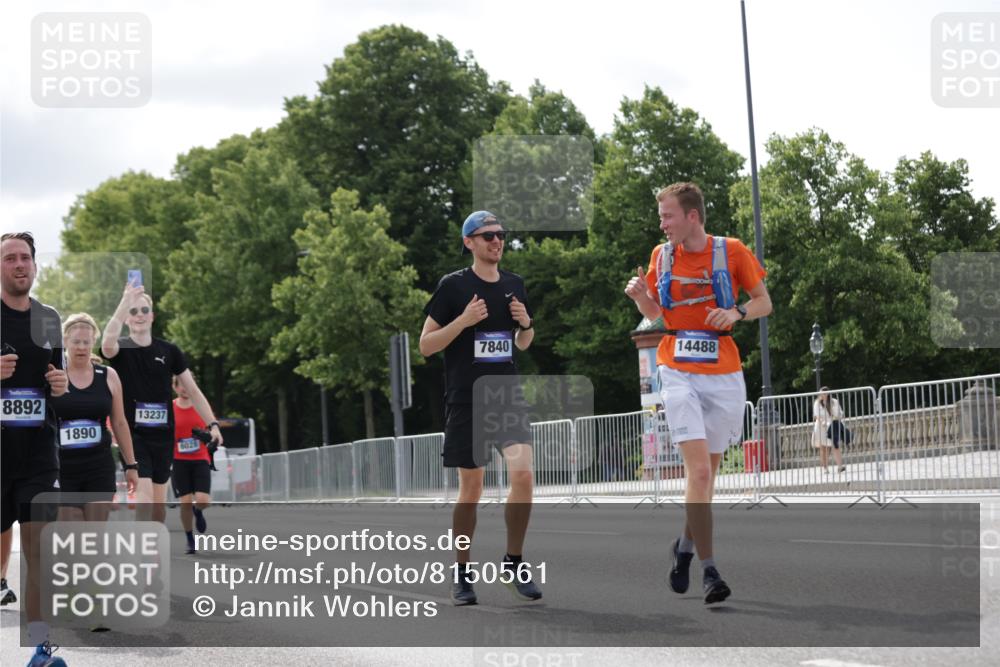29.06.2025 - hella hamburg halbmarathon Jannik Wohlers http://msf.ph/oto/8150561 29.06.2025 10:13:57 Lombardsbrücke 1406, 2494, 3756, 3939, 4032, 5670, 6028, 6083, 6089, 6366, 7209, 7442, 7802, 7840, 7991, 8001, 8409, 8892, 9845, 10224, 12467, 12938, 13237, 13285, 14488, 16126 meine-sportfotos.de