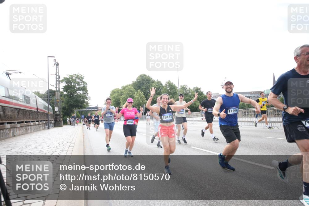 29.06.2025 - hella hamburg halbmarathon Jannik Wohlers http://msf.ph/oto/8150570 29.06.2025 10:23:51 Lombardsbrücke 1005, 1009, 1389, 2132, 2477, 3013, 3185, 3285, 3579, 4162, 4684, 4719, 4993, 5039, 5954, 6478, 6524, 6526, 7426, 7528, 7920, 7975, 8167, 8187, 8297, 9063, 11306, 11347, 12210, 13711, 14433, 14439, 14824, 15352, 15456, 16345, 16861, 17147, 17262, 17414, 17559, 17560, 18077, 18109, 18132, 18210 meine-sportfotos.de