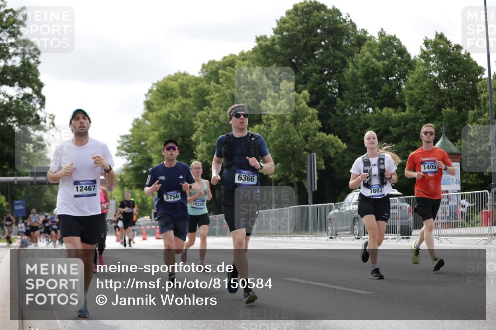 29.06.2025 - hella hamburg halbmarathon Jannik Wohlers http://msf.ph/oto/8150584 29.06.2025 10:14:02 Lombardsbrücke 1406, 2494, 2990, 3020, 3756, 3834, 3939, 5670, 6028, 6083, 6089, 6366, 7209, 7442, 7802, 7840, 7991, 8147, 8409, 8892, 9845, 10224, 12467, 13237, 13285, 14488, 16126 meine-sportfotos.de